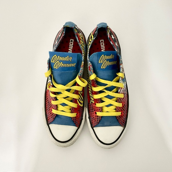 Converse All Star DC Comics Wonder Woman Low Top Style 131719F Size 8 WMN/6MEN - Picture 4 of 7